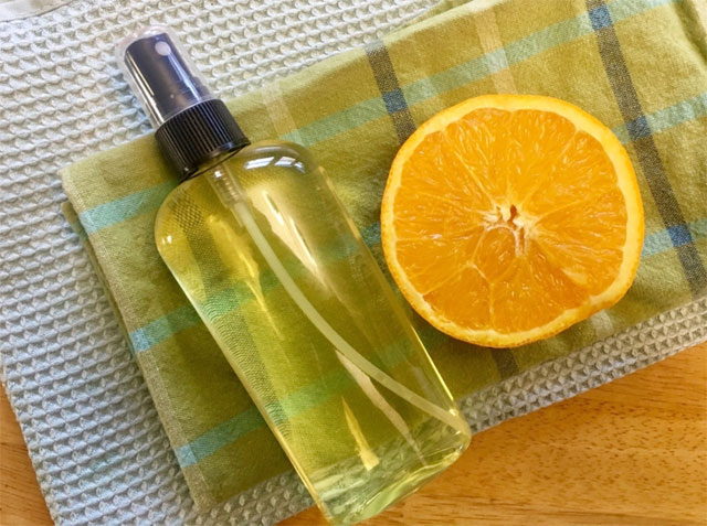 Orange & Peppermint Deodorizing Spray Recipe